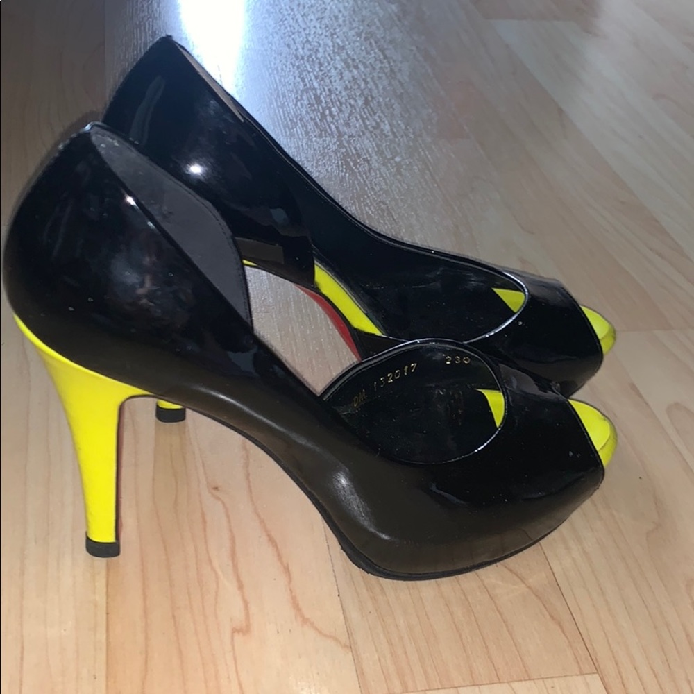 Shoes - Picture 2 of 7